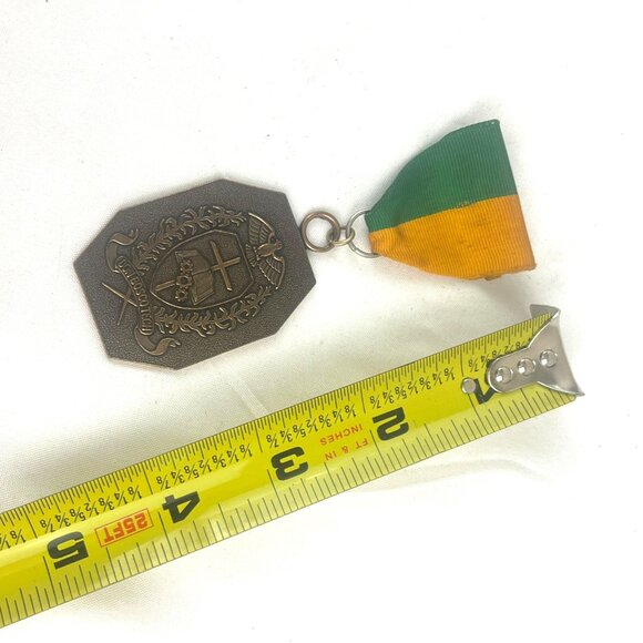 Vintage 1984 Electronics Academic Award Medal with Green Yellow Ribbon - Picture 4 of 7